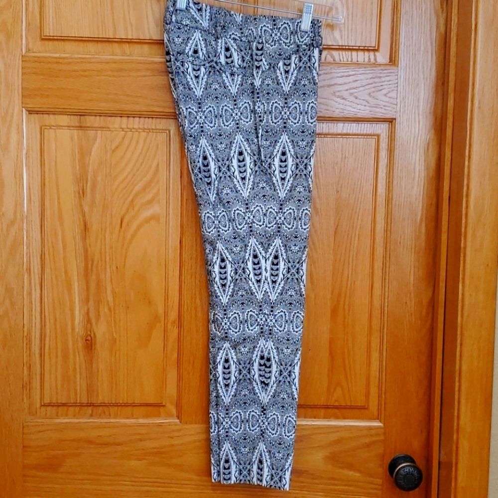 New York & Company Spring/Summer Lightweight Pattern pants.